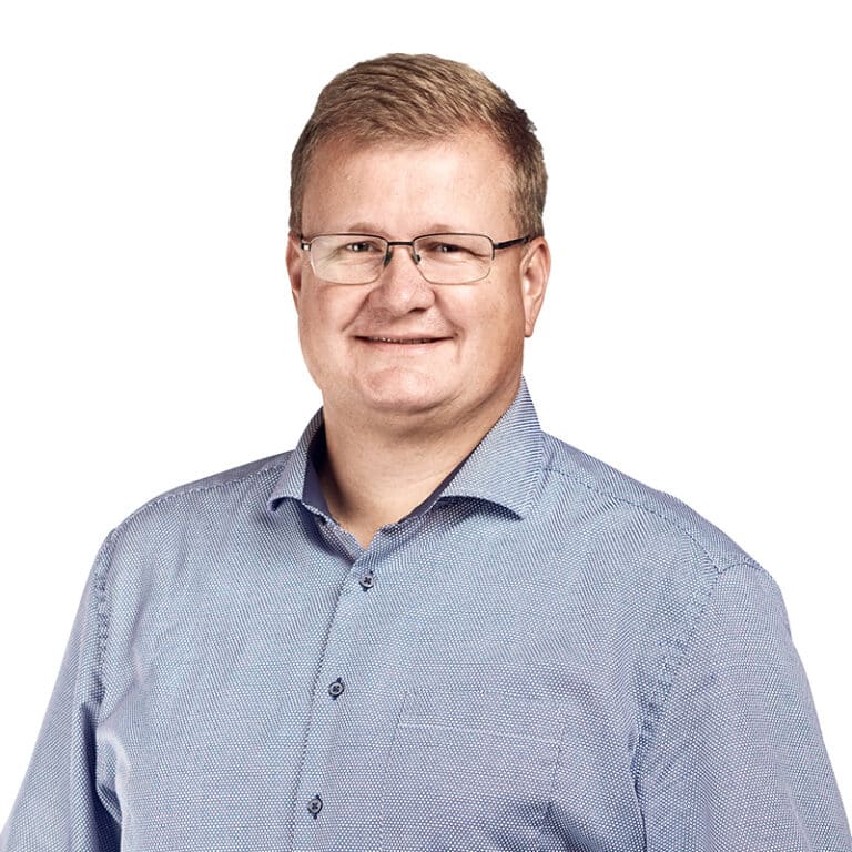 A portrait of Webinar speaker Jesper Achard Henriksen from Logimatic